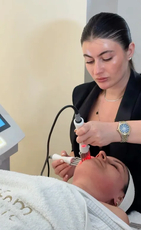 Merve Akkaya performing a professional skincare application in Istanbul
